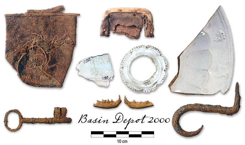 Photographie : bo&Icirc;te de conserve, porte-monnaie, assiette, crochet, os de mammif�re, dessus de lampe, bouteille, cl&acute;
